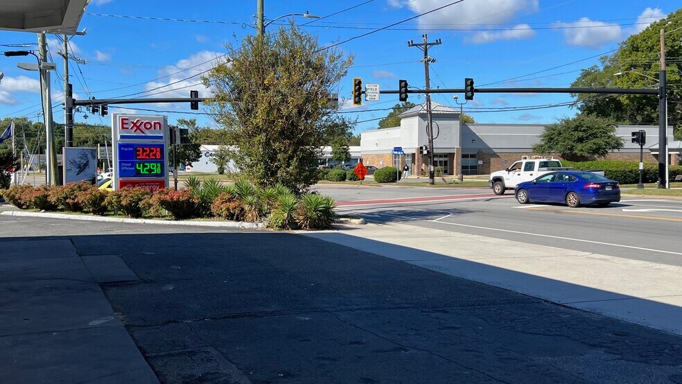 More Photos Of 1533 E Pembroke Ave, Hampton Drugstore For Lease