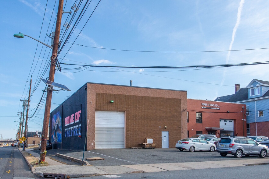 More Photos Of 148 Myer St, Hackensack Warehouse For Lease