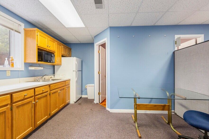 More Photos Of 3044 Breckenridge Ln, Louisville Office Residential For Sale