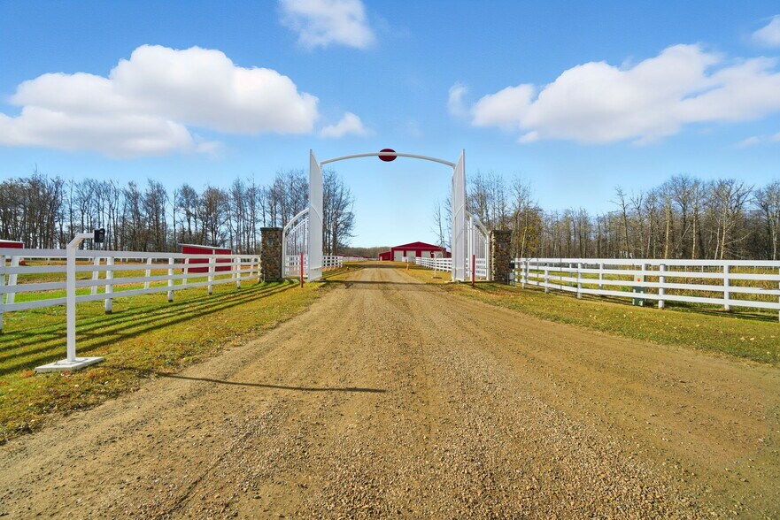 More Photos Of 58117 Range 211 Rd, Redwater Specialty For Sale