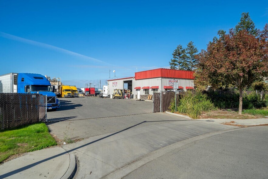 More Photos Of 4475 Farm Supply Dr, Ceres Warehouse For Sale