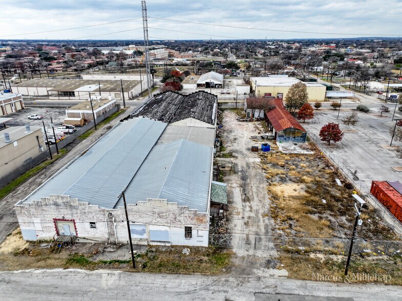 More Photos Of 309-325 S Salado St, San Antonio Warehouse For Sale