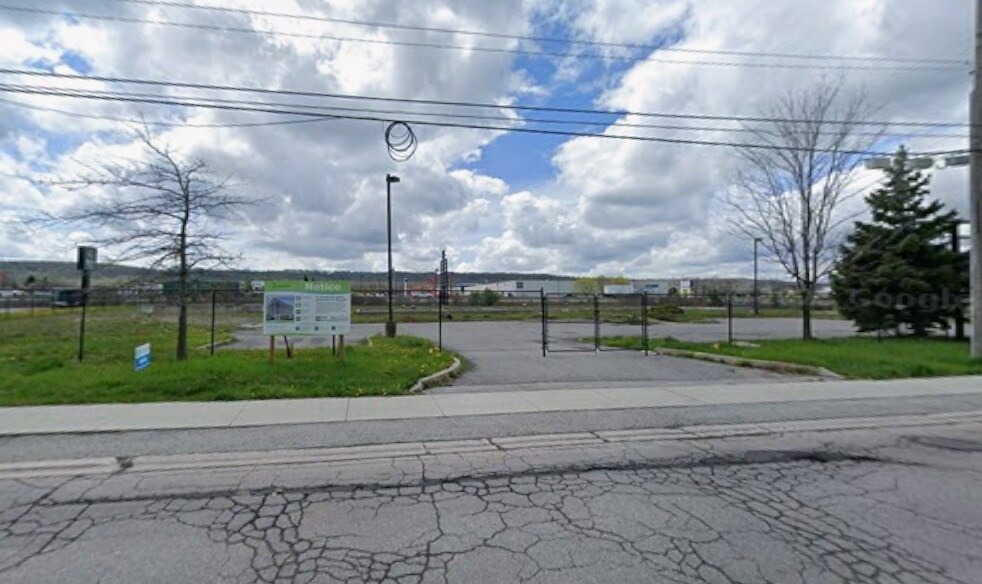 More Photos Of 9 Windward Dr, Grimsby Land For Lease