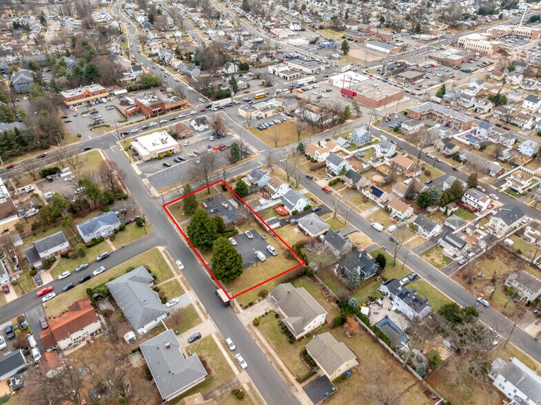 More Photos Of 18 Sheppard Pl, Edison Office For Lease