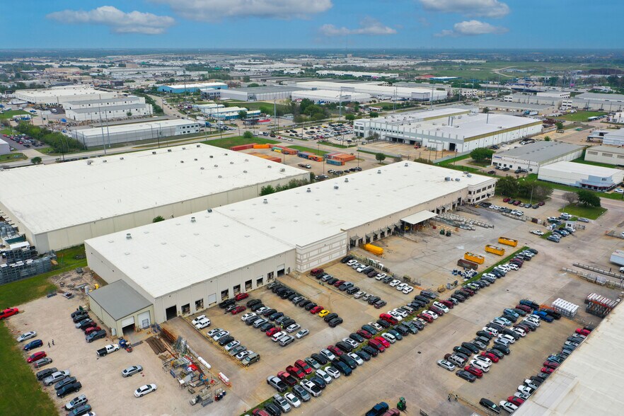 More Photos Of 5525 Brittmoore Rd, Houston Distribution For Lease