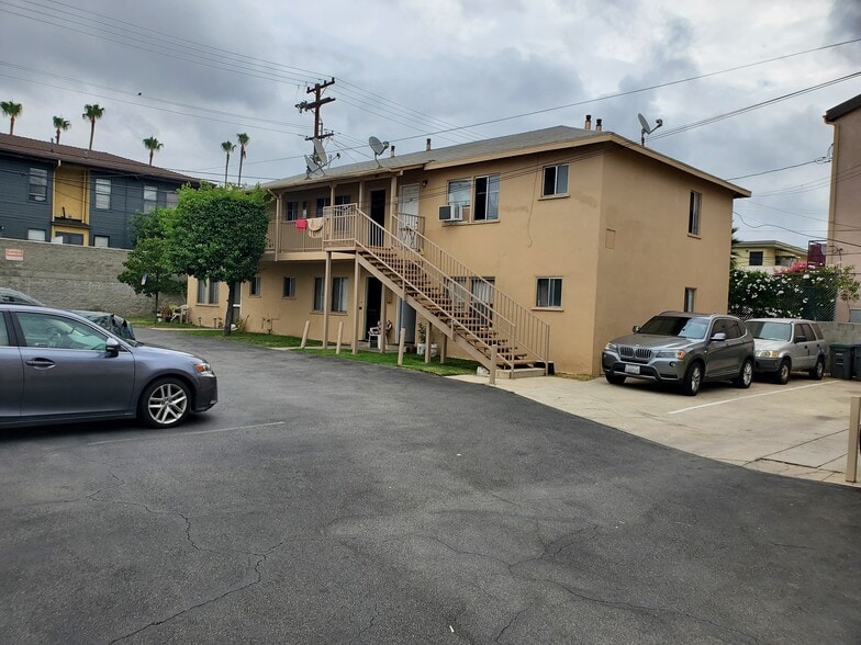 More Photos Of 327 Riverdale Dr, Glendale Apartments For Sale