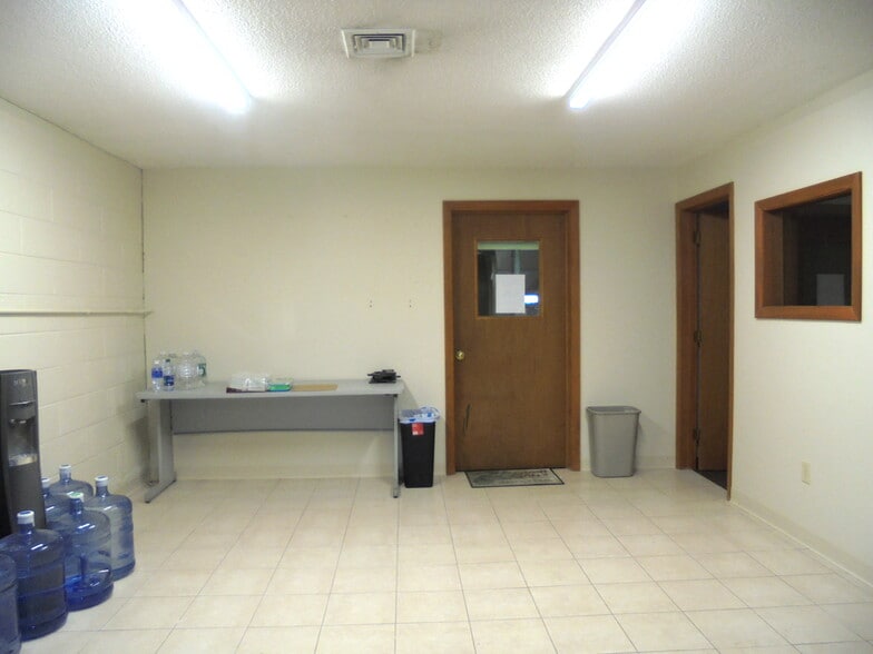 More Photos Of 256 Main St, East Windsor Research And Development For Sale