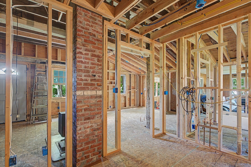 More Photos Of 16 Old New Milford Rd, Brookfield Flex For Sale