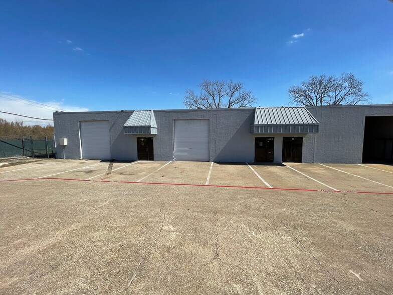 Primary Photo Of 1401 Royal Pky, Euless Warehouse For Lease