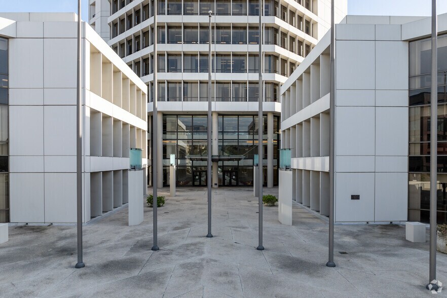 More Photos Of 100 W Walnut St, Pasadena Office For Lease