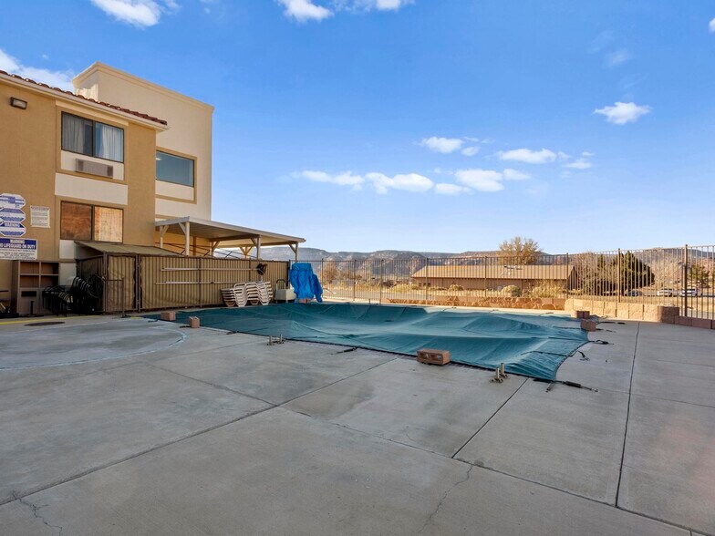 More Photos Of 815 E Hwy 89, Kanab Hotel For Sale