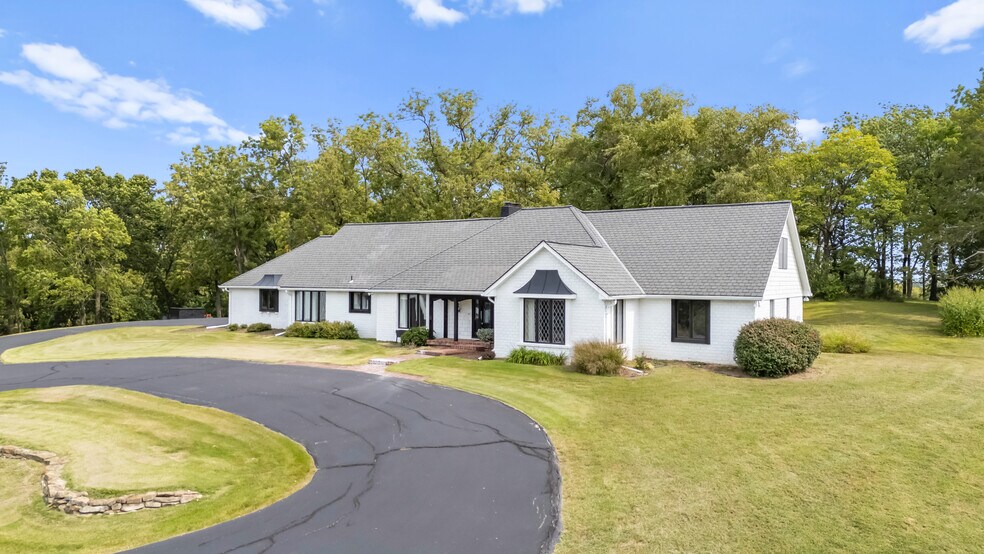 More Photos Of 1901 Moffet Rd, Saint Joseph Specialty For Sale