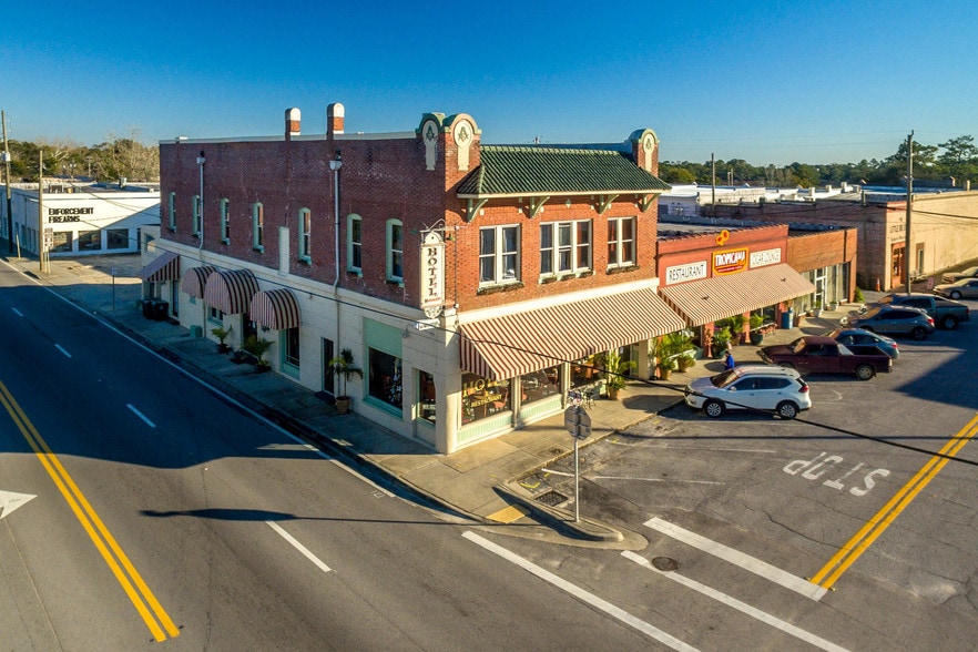 Primary Photo Of 400 E Nelson Ave, Defuniak Springs Hotel For Sale