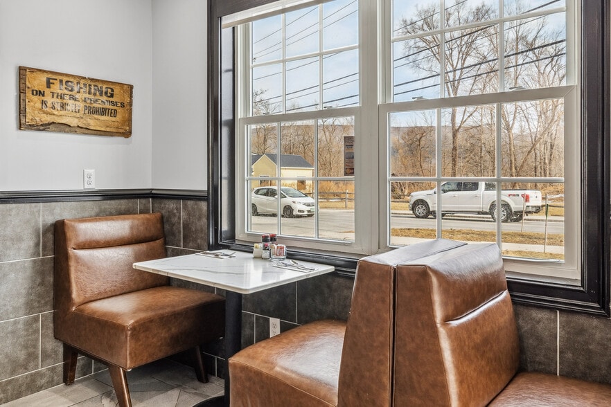 More Photos Of 4697 4697 St, Manchester Center Restaurant For Sale