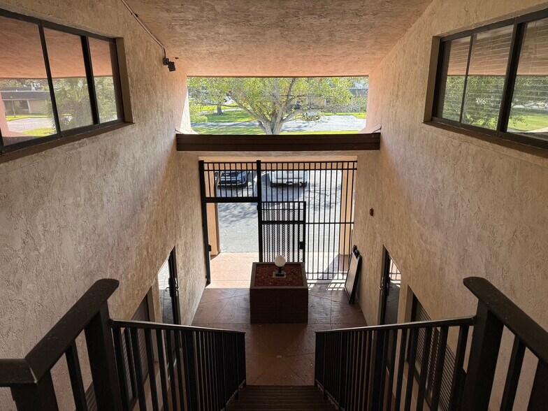 More Photos Of 5550 26th St, Bradenton Medical For Sale