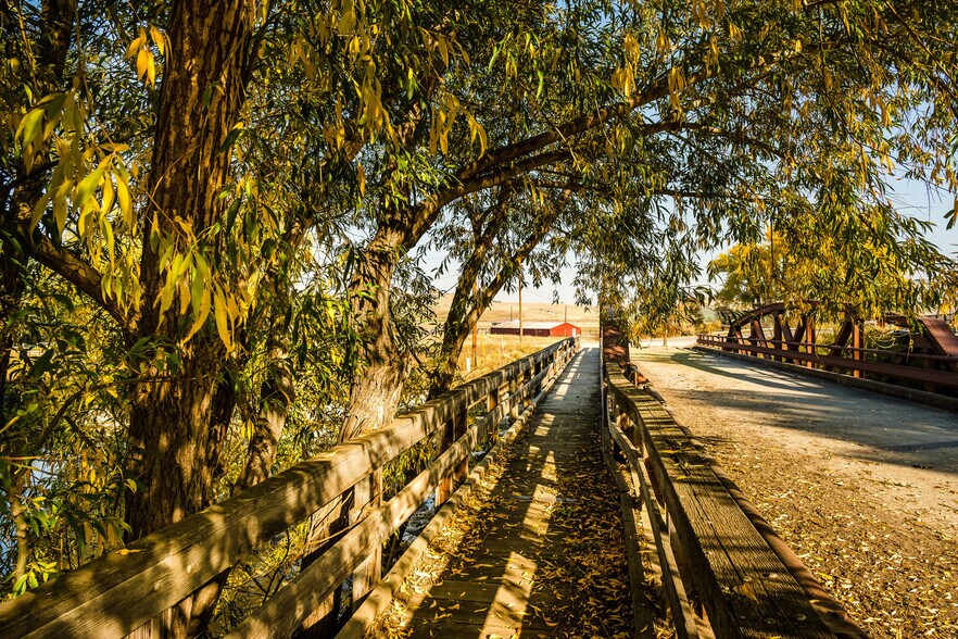 More Photos Of 100 US-14, Dayton Service For Sale