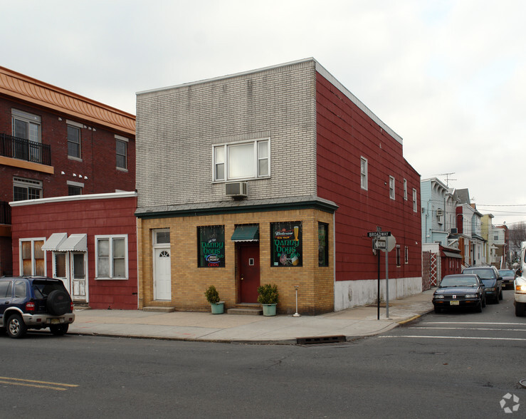 Primary Photo Of 263 Broadway, Bayonne Bar For Lease