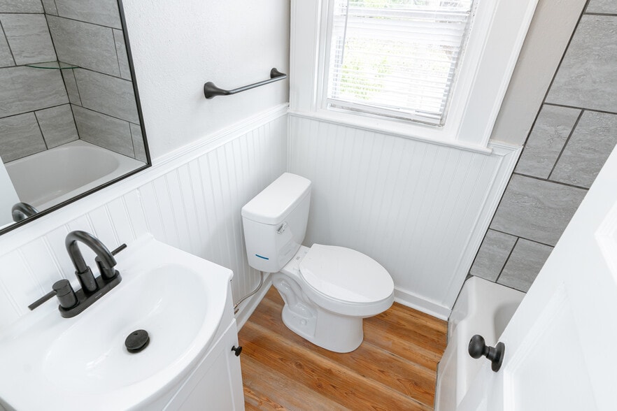 More Photos Of 1300 Illinois St, Mobile Multifamily For Sale