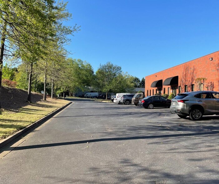 More Photos Of 1015 Nine North Dr, Alpharetta Light Distribution For Lease