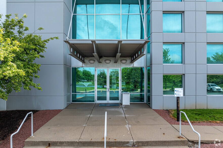 More Photos Of 1290 Remington Blvd, Bolingbrook Warehouse For Lease