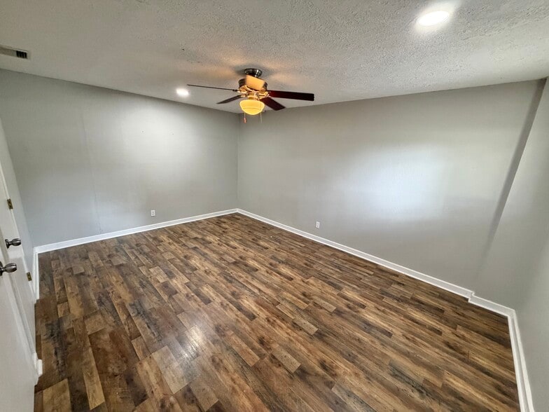 More Photos Of 831 FM 2917 Rd, Alvin Religious Facility For Sale