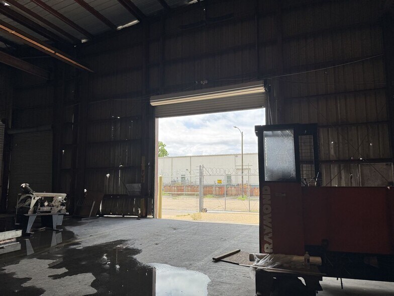 More Photos Of 4342 Michoud Blvd, New Orleans Manufacturing For Sale