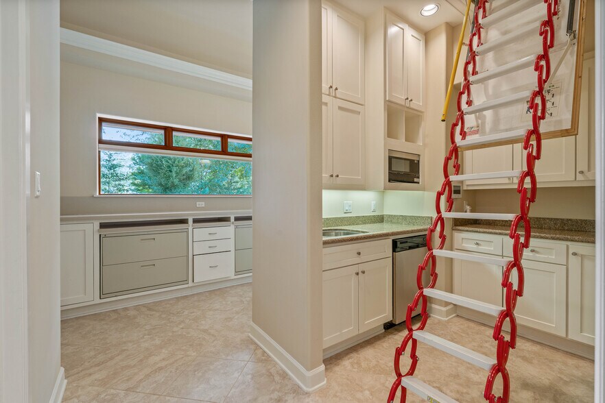 More Photos Of 16621 Hereford Dr, Tomball Flex For Sale