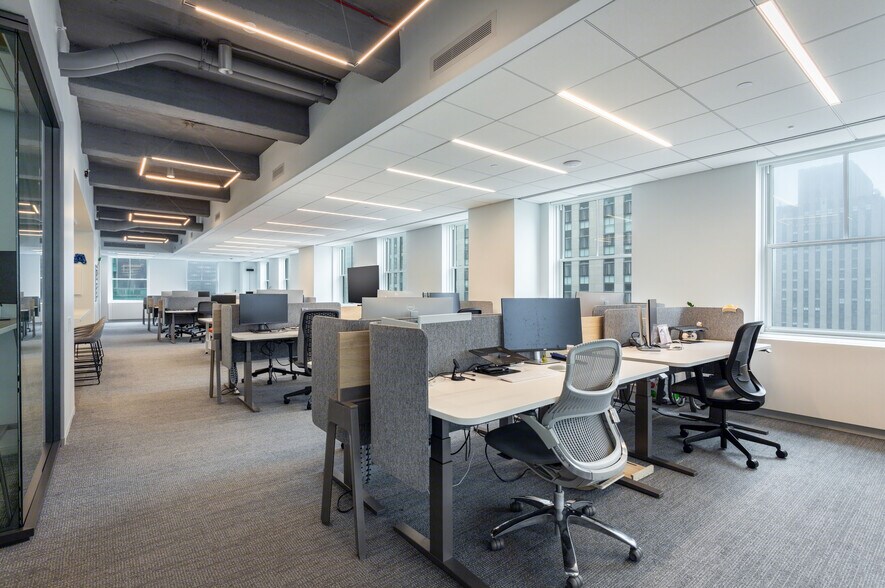 More Photos Of 75 Rockefeller Plaza, New York Office For Sale