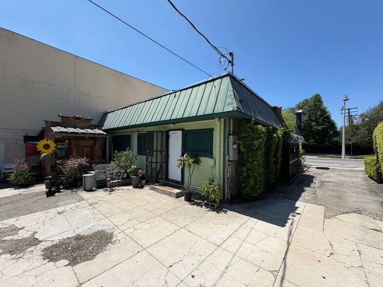 More Photos Of 480 S Rosemead Blvd, Pasadena Office For Sale