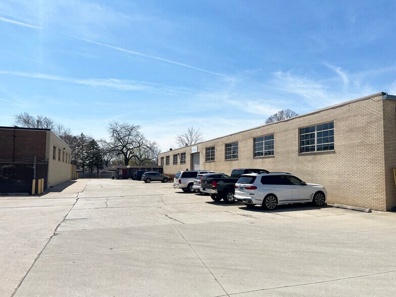 More Photos Of 5500 McDermott Dr, Berkeley Warehouse For Lease