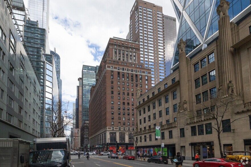 Primary Photo Of 250 W 57th St, New York Office For Lease