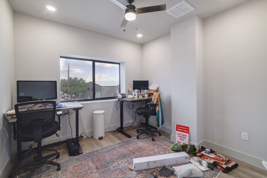 More Photos Of 15210 Fitzhugh Rd, Austin Warehouse For Sale