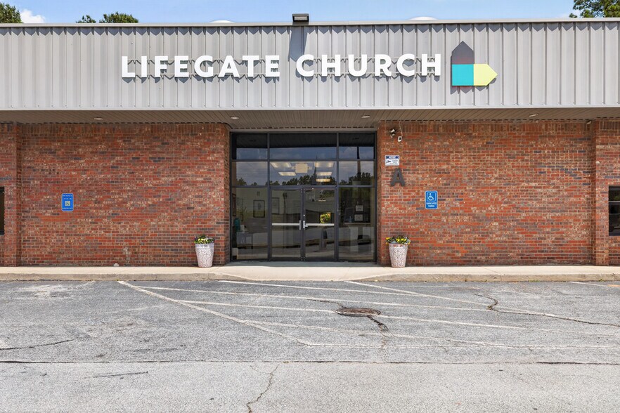 More Photos Of 3005 Lenora Church Rd, Snellville Office For Sale
