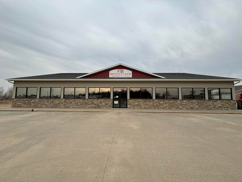 Primary Photo Of 1601 S Ohlman St, Mitchell General Retail For Sale