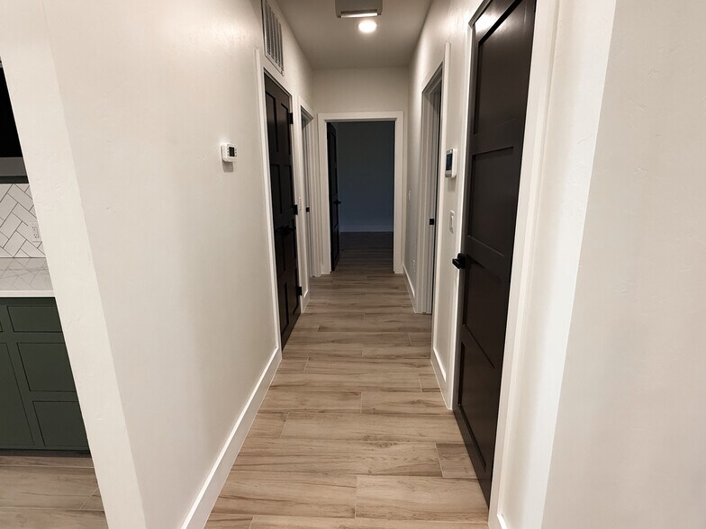 More Photos Of 1420 Linwood Blvd, Oklahoma City Office For Sale