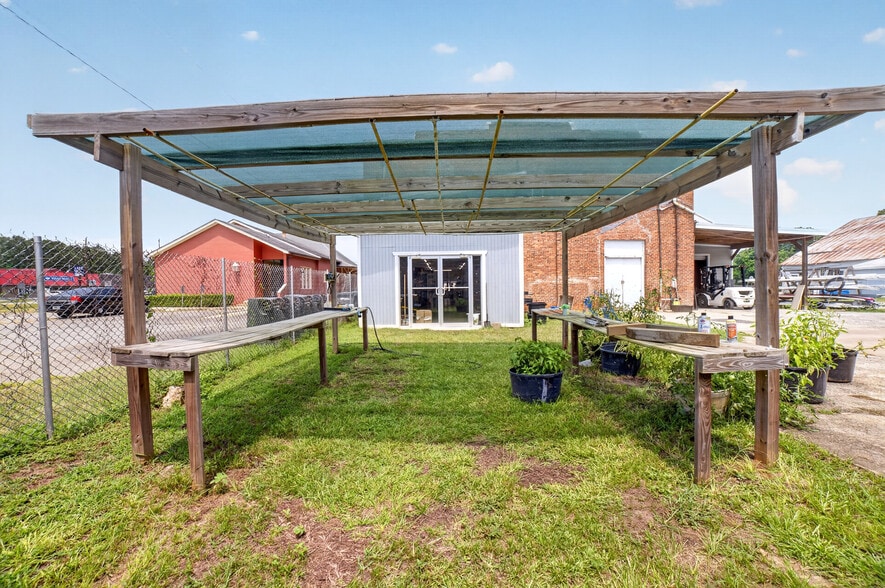 More Photos Of 36 Church St N, Jeffersonville Light Manufacturing For Sale