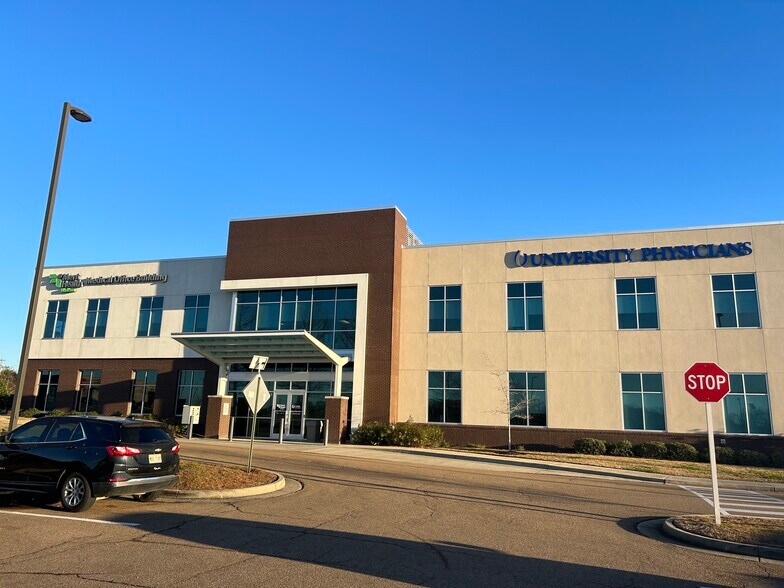 More Photos Of 163 River Oaks Dr, Canton Medical For Lease