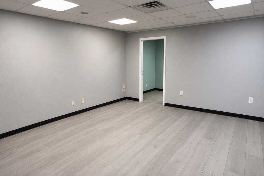 More Photos Of 2429-2458 Walnut Ridge St, Dallas Light Manufacturing For Lease