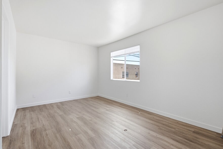 More Photos Of 4073-4077 Chamoune Ave, San Diego Apartments For Sale