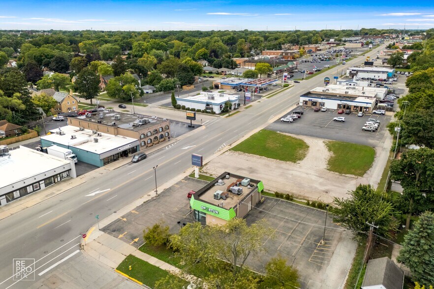 More Photos Of 2000 W Grand Ave, Waukegan Freestanding For Sale