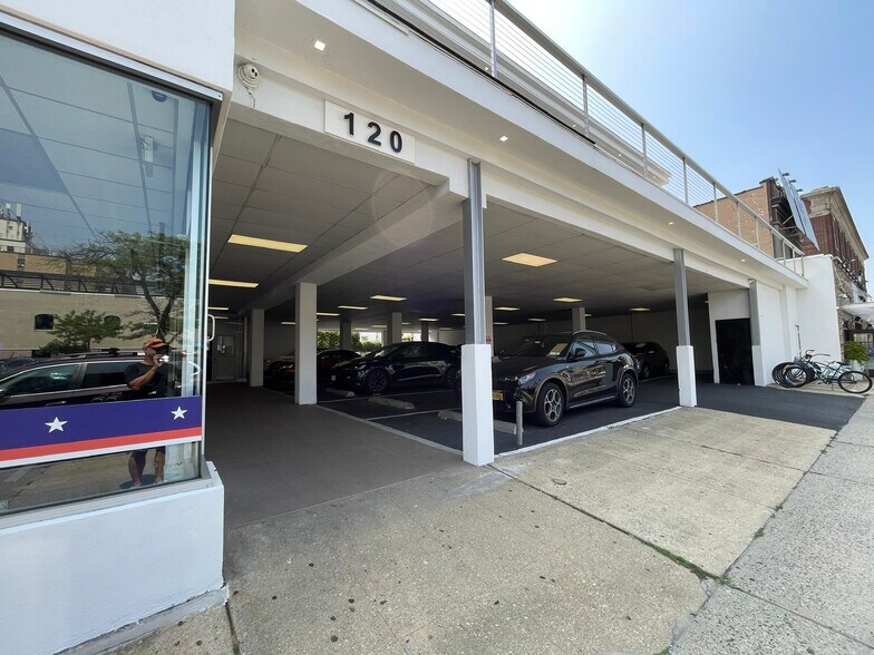 More Photos Of 120 W Park Ave, Long Beach Office For Sale