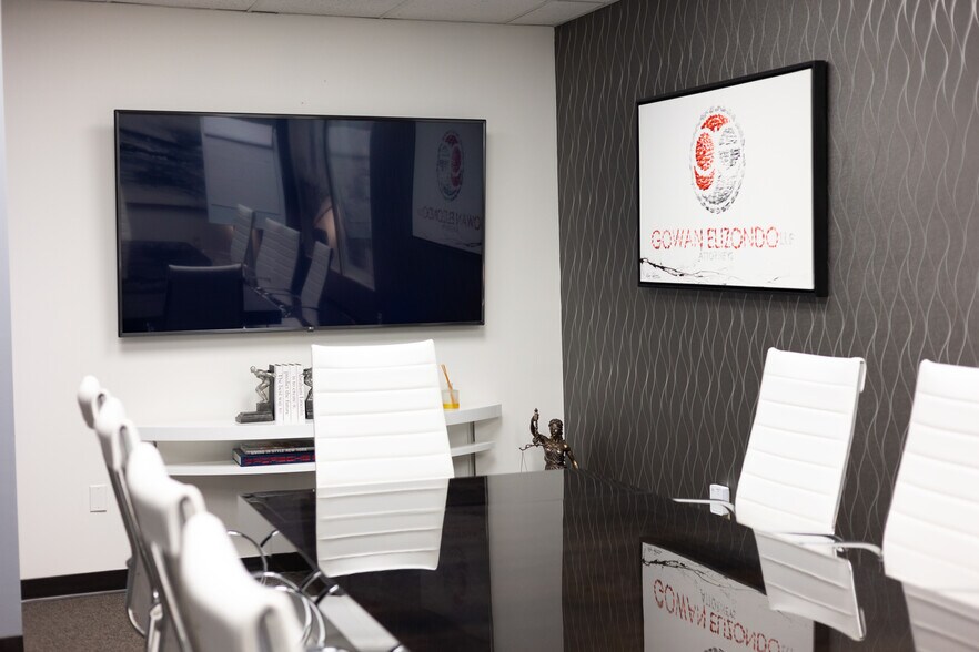 More Photos Of 555 N Carancahua St, Corpus Christi Office For Lease