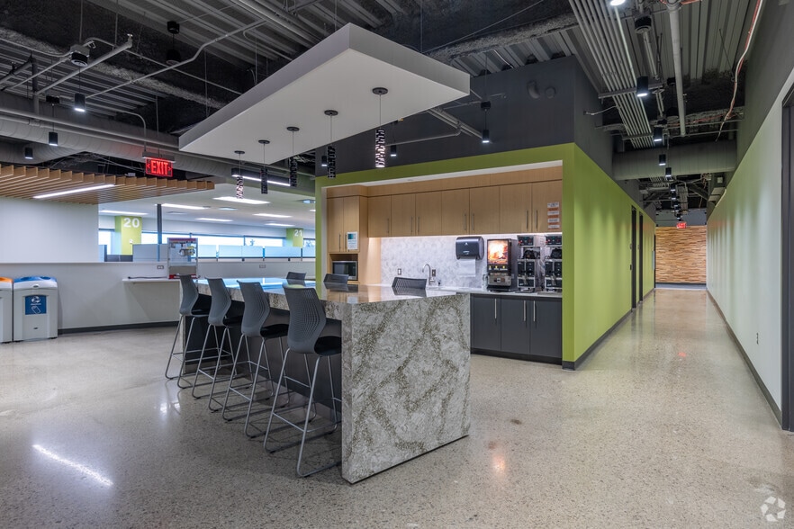 More Photos Of 25300-25330 Telegraph Rd, Southfield Office For Sale