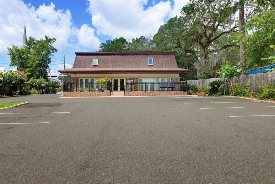 More Photos Of 1801 N Meridian Rd, Tallahassee Office For Lease
