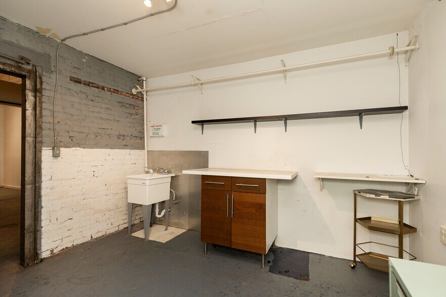 More Photos Of 3515 Fremont Pl N, Seattle Hospitality For Lease