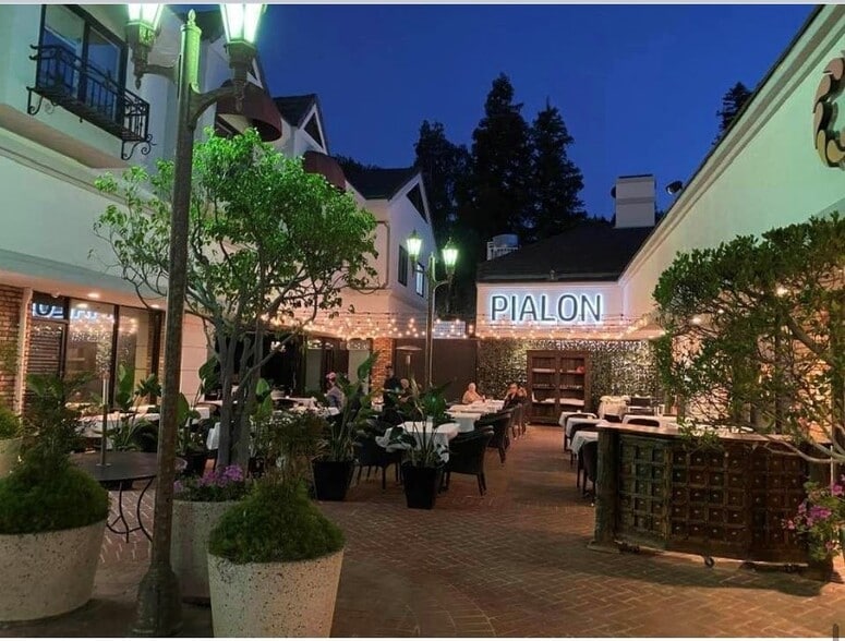 More Photos Of 15928 Ventura Blvd, Encino Storefront Retail Office For Lease