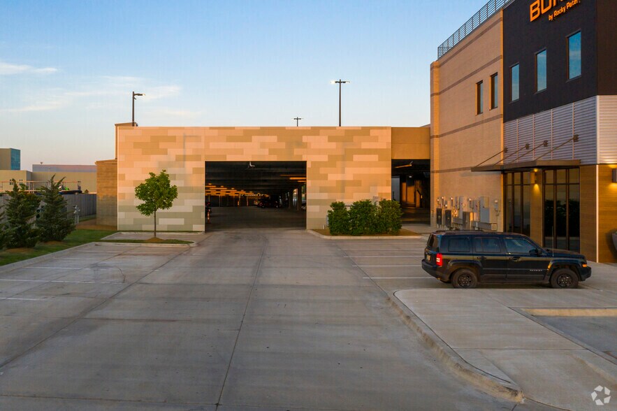 More Photos Of 13230 Pawnee Dr, Oklahoma City Freestanding For Lease