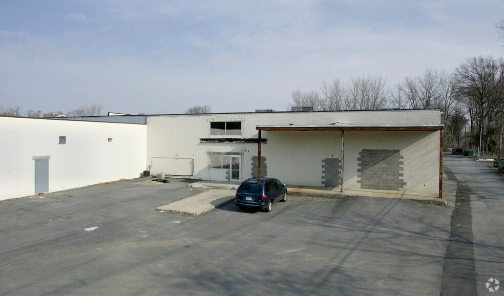 More Photos Of 986 Main St, Fishkill General Retail For Lease