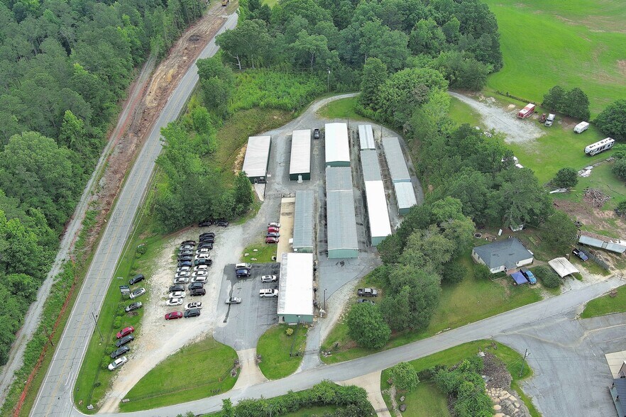 More Photos Of 33 Macon Dr, Cataula Showroom For Sale