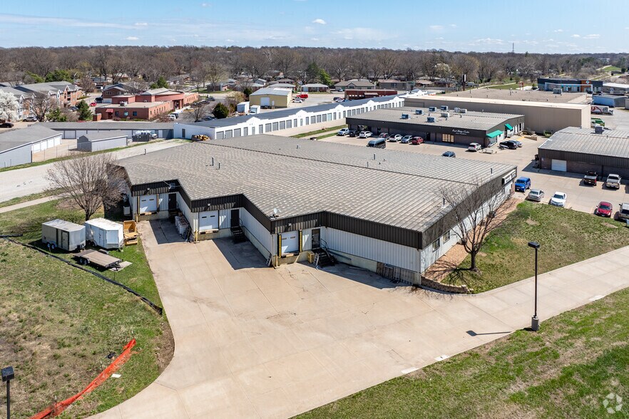 More Photos Of 461 N 66th St, Lincoln Warehouse For Lease